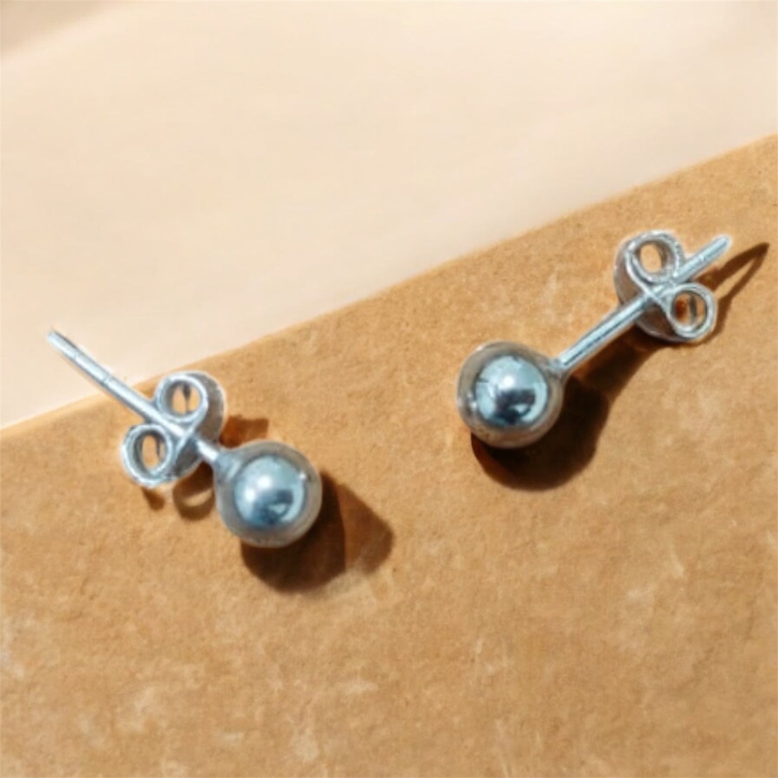 Stud - Silver Pearl