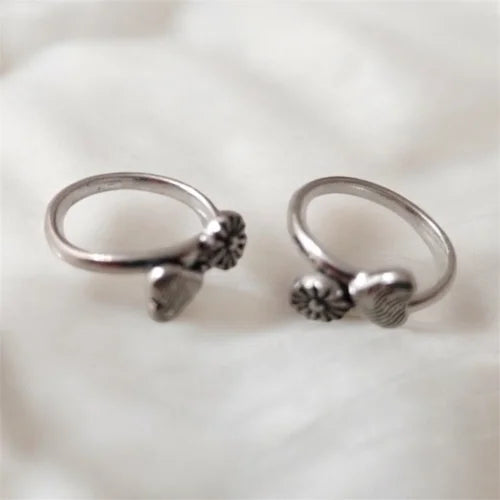 Rising Heart Toe Ring